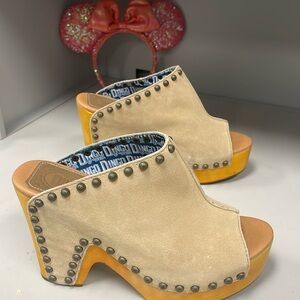 Dingo Peace N Love Clogs